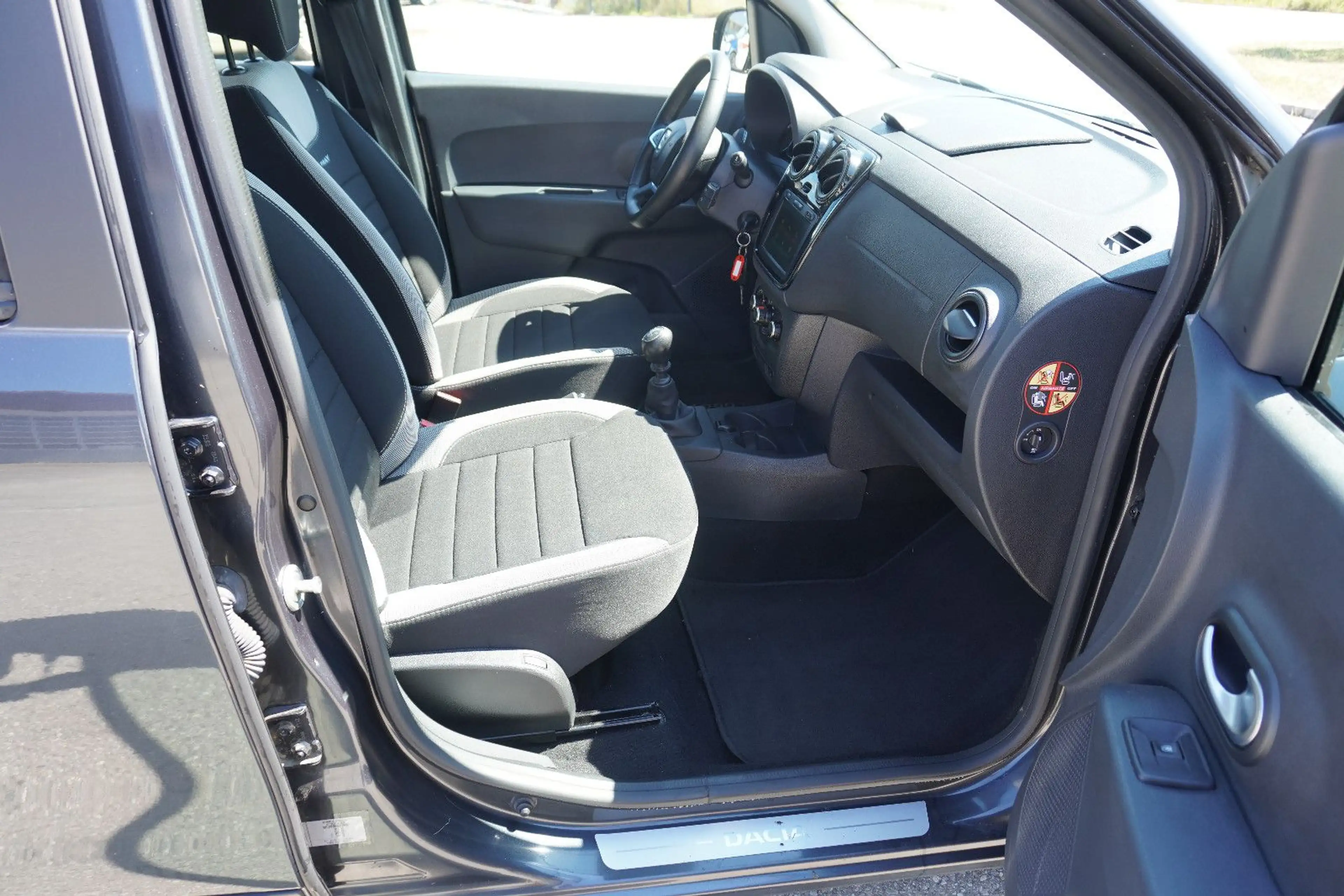 Dacia Lodgy Stepway 7 Sitzer NAV CAM Sitzhzg 1.Hand — photo 11