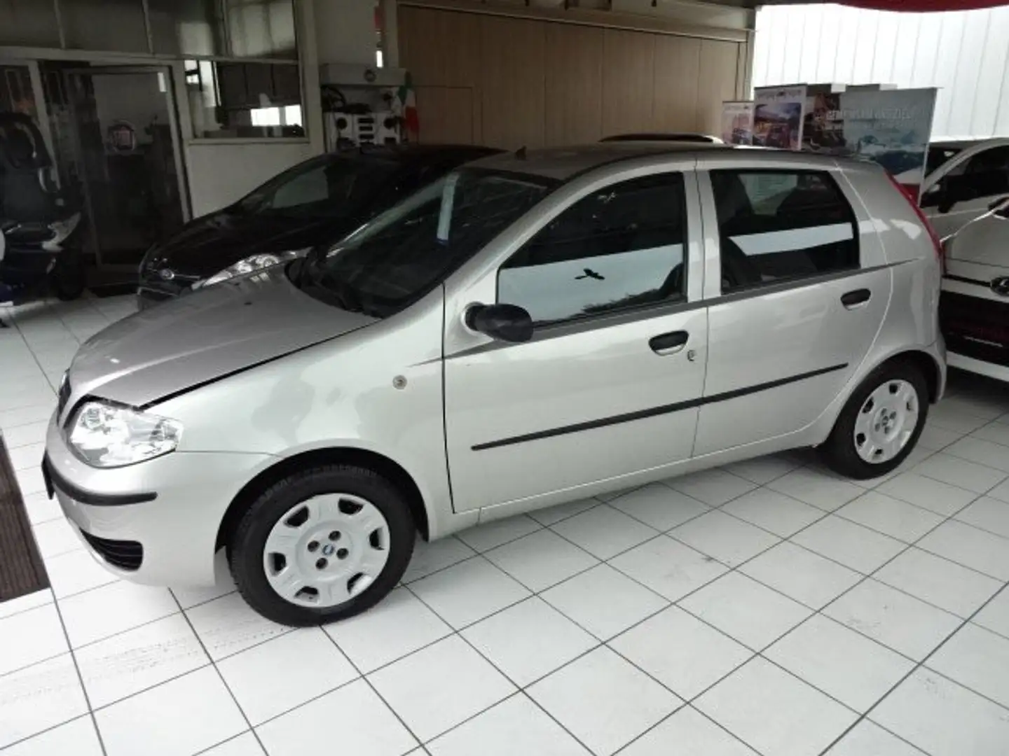 Fiat Punto Punto  5-Türer 1.2 8V Active Silber - 1