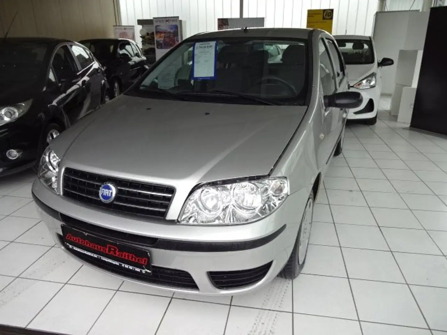 Fiat Punto Punto  5-Türer 1.2 8V Active Silber - 2