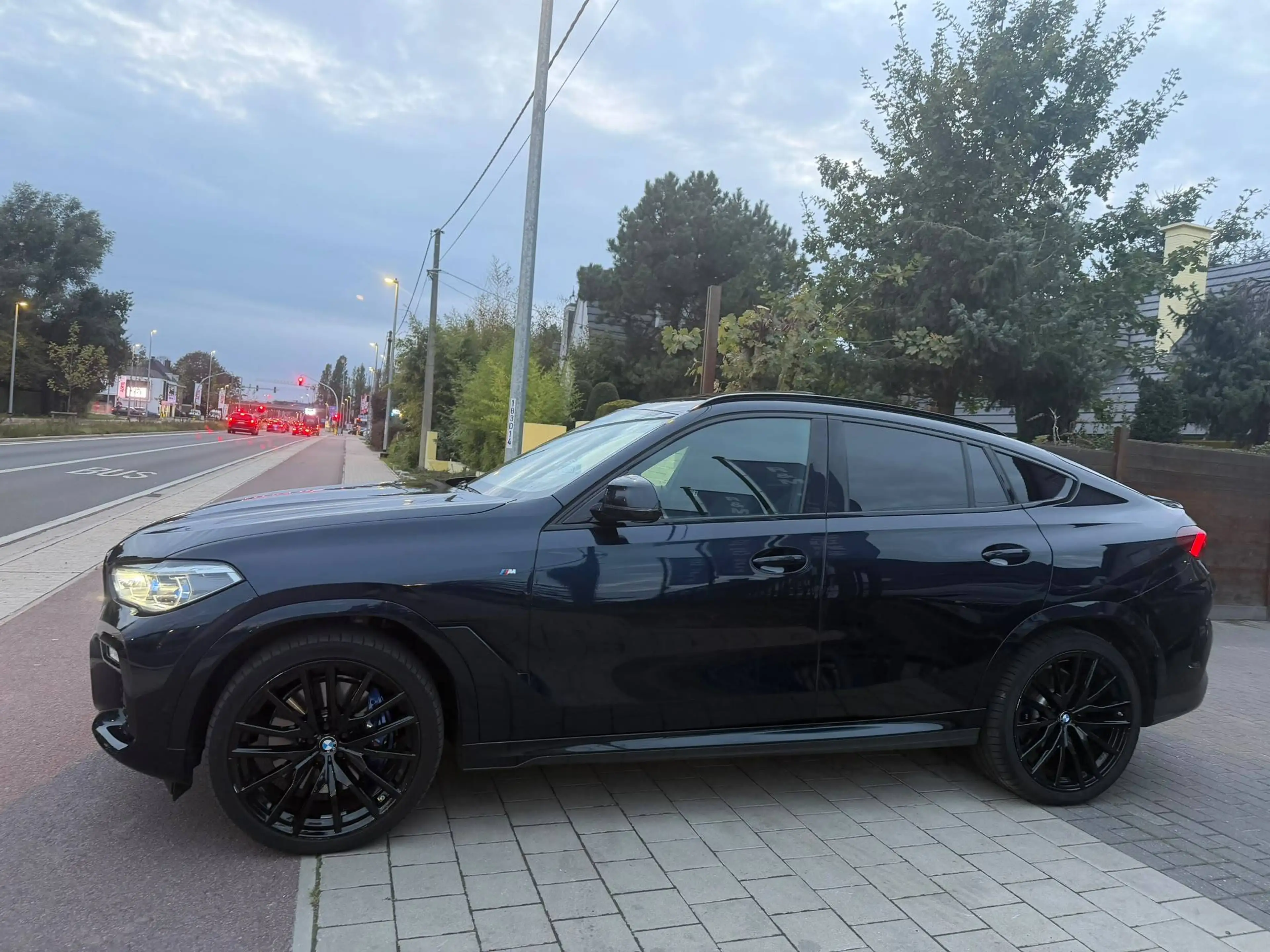BMW X6 X6 3.0 dAS xDrive40 OPENDAK*VERW Z*XENON*HUD*M-PACK*CRUISE — photo 6