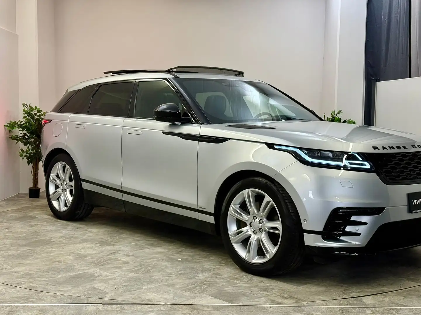 Land Rover Range Rover Velar R-Dynamic /// 300 // MATRIX /// PANO /// YOLO /// Argintiu - 2