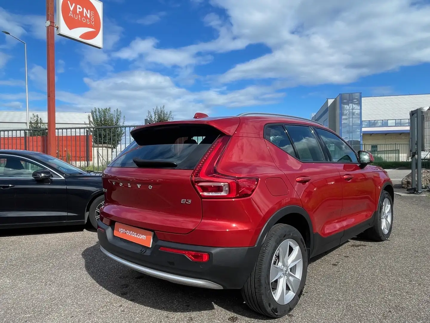 Volvo XC40 B3 163 ch DCT7 CORE + HAYON ELEC + CAMERA + CLIM AUTO Rood - 2