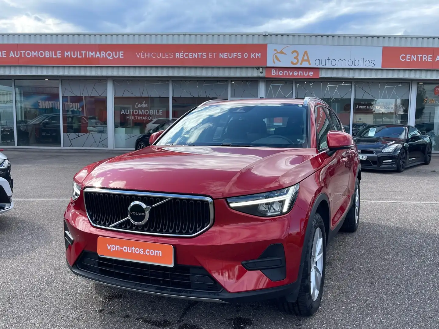 Volvo XC40 B3 163 ch DCT7 CORE + HAYON ELEC + CAMERA + CLIM AUTO Rood - 1
