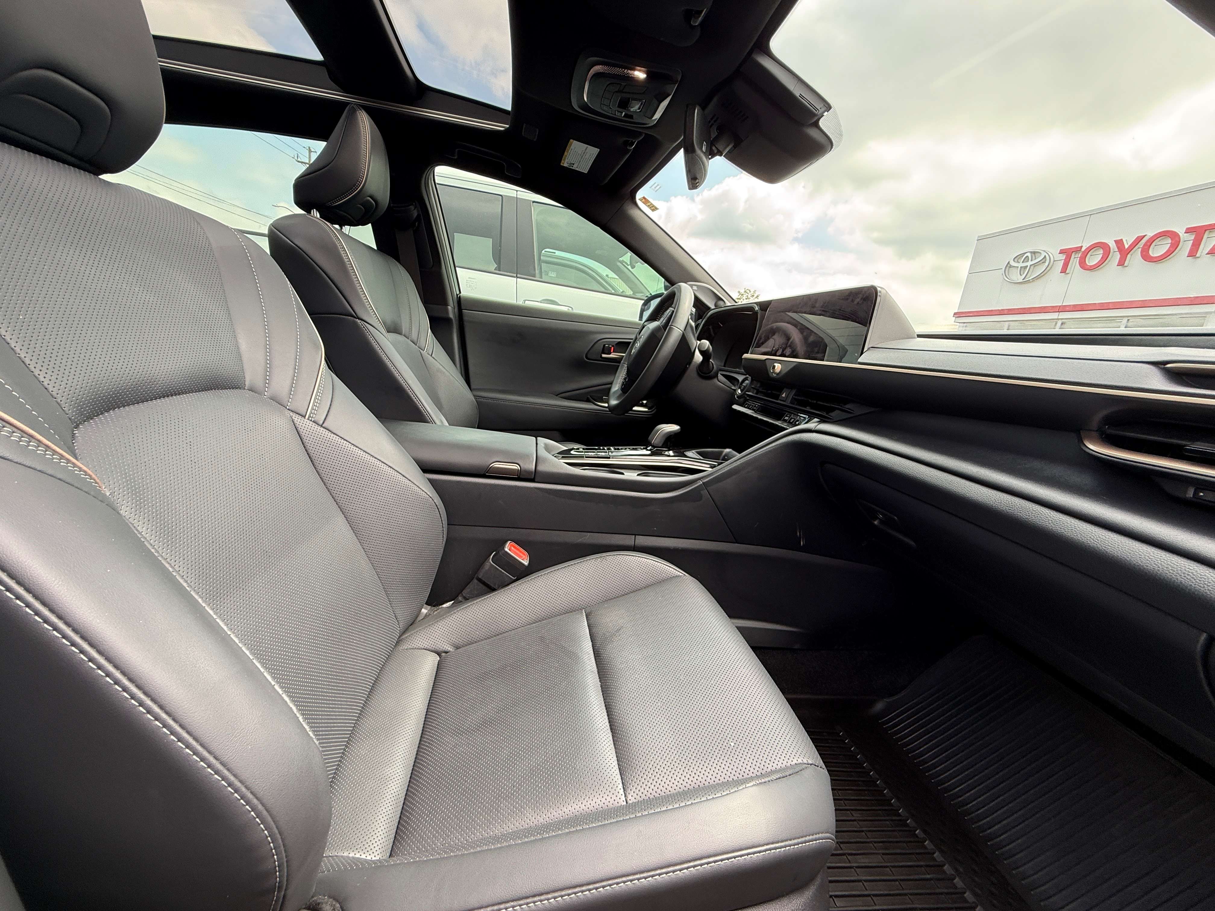 2026 Toyota Crown DEMO Limited — снимка 1