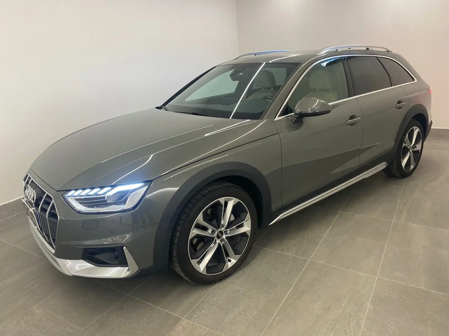 Audi A4 allroad A4 Allroad 40 2.0 tdi mhev Identity Contrast S Tro Gris - 1