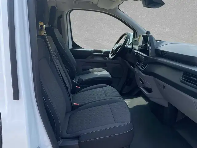 Ford Transit Custom view 3