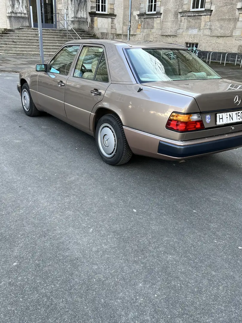 Mercedes-Benz E 230 - 1