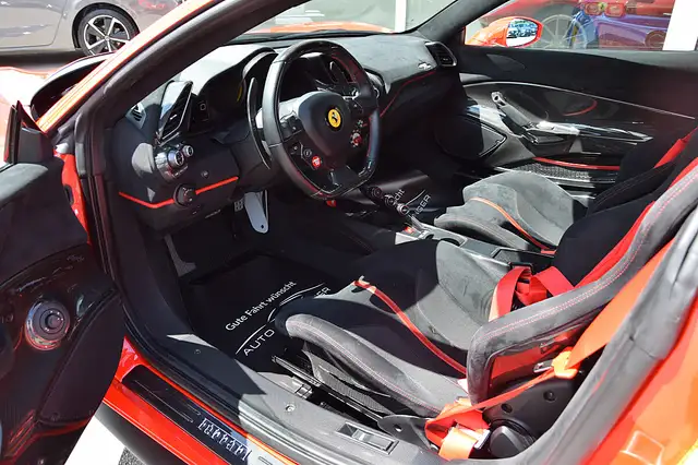 Ferrari 488 GTB Pista *Lift*Kamera*Racingstripe* Ansicht 4