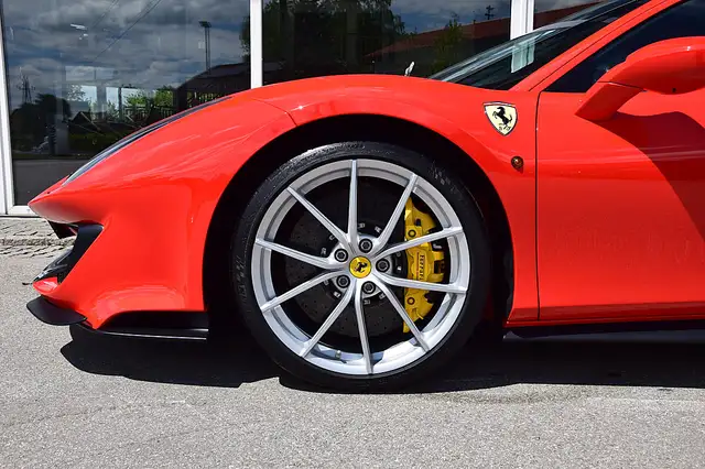 Ferrari 488 GTB Pista *Lift*Kamera*Racingstripe* Ansicht 15