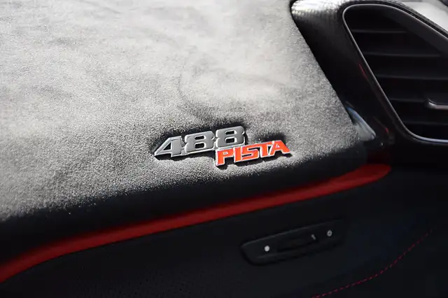 Ferrari 488 GTB Pista *Lift*Kamera*Racingstripe* Ansicht 12