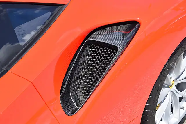 Ferrari 488 GTB Pista *Lift*Kamera*Racingstripe* Ansicht 16