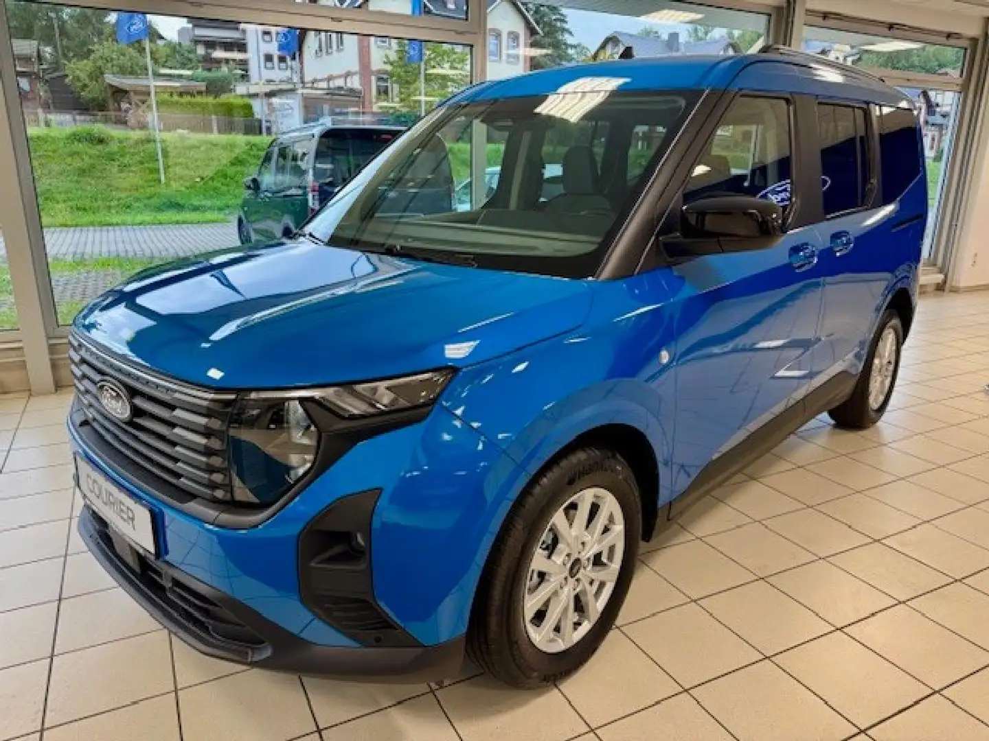 Ford Tourneo Courier Titanium Blau - 1