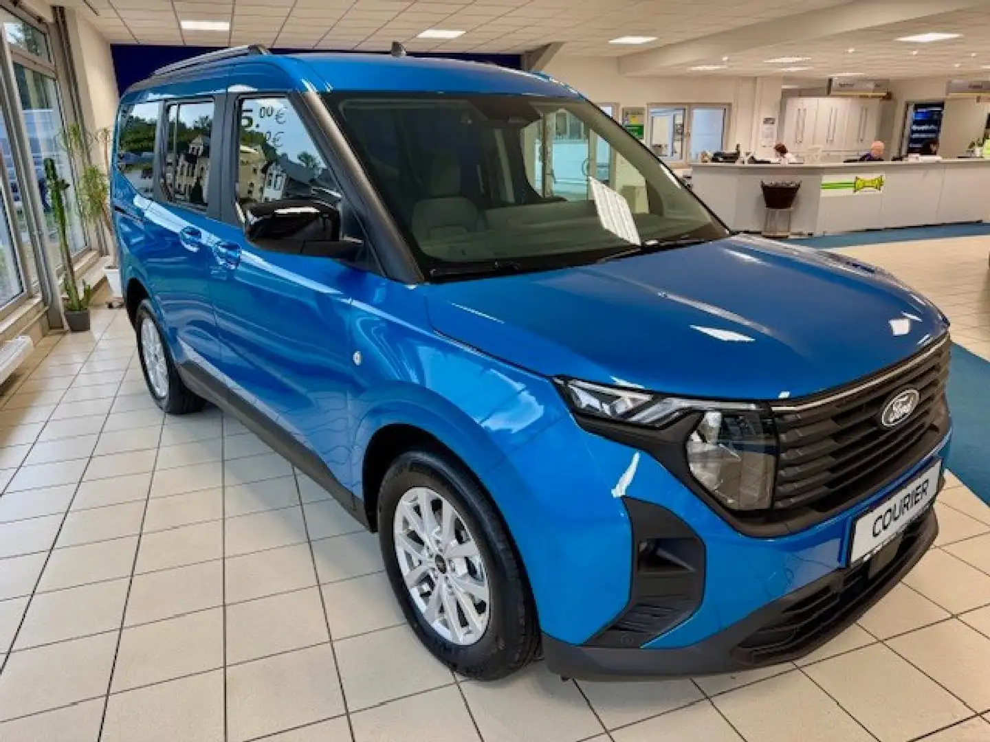 Ford Tourneo Courier Titanium Blau - 2