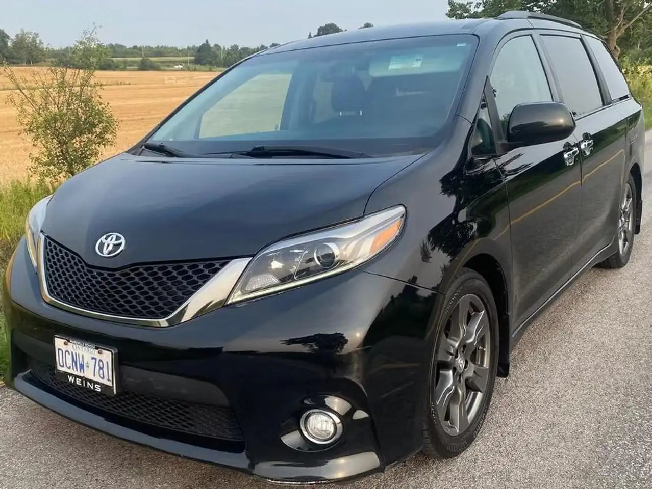 Toyota Sienna снимка Toyota Sienna
