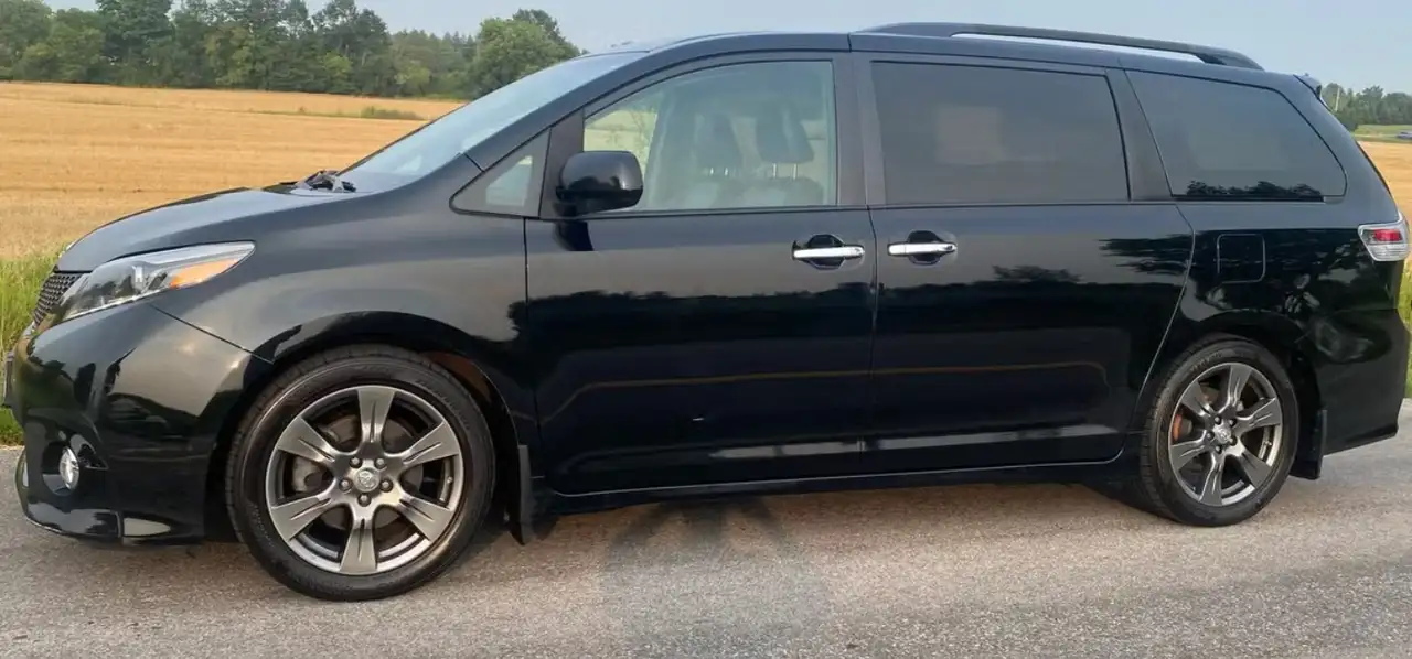 Toyota Sienna снимка Toyota Sienna