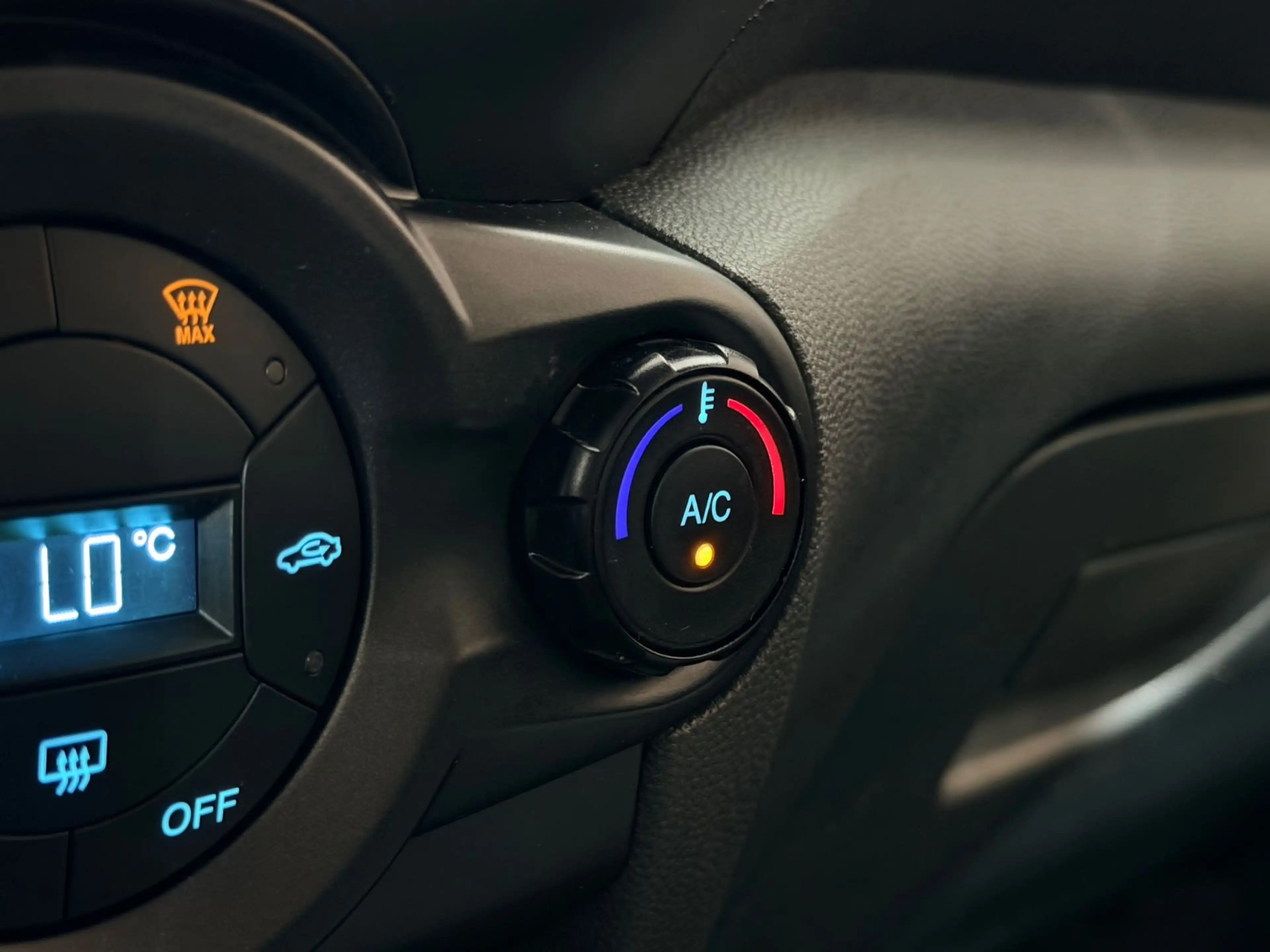 Ford EcoSport Titanium — photo 15