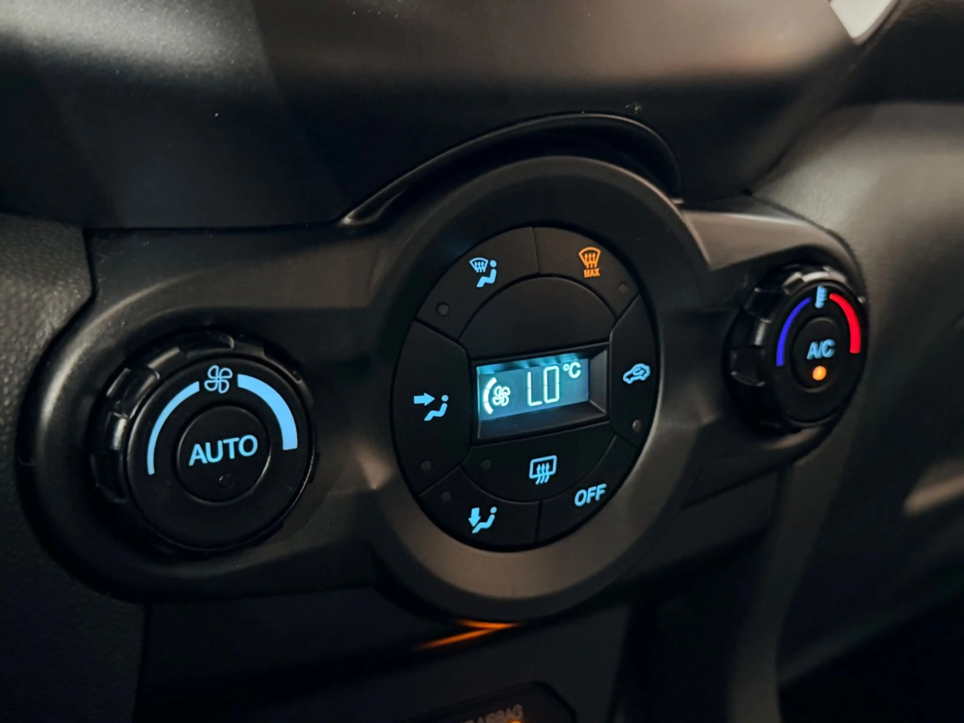 Ford EcoSport Titanium — photo 14