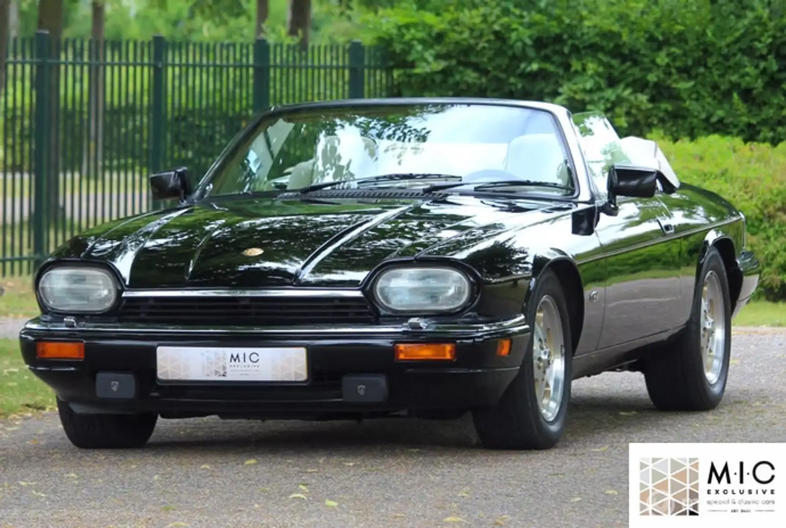 Jaguar XJS 6.0 V12 Convertible | 52.000 ml | Inruil mogelijk Zwart - 1