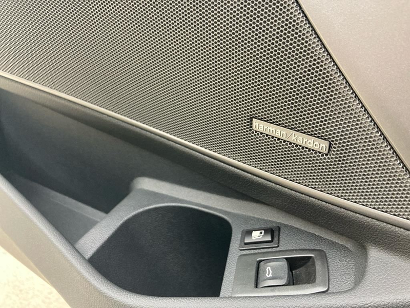 BMW 330 M Sport Pro — photo 10