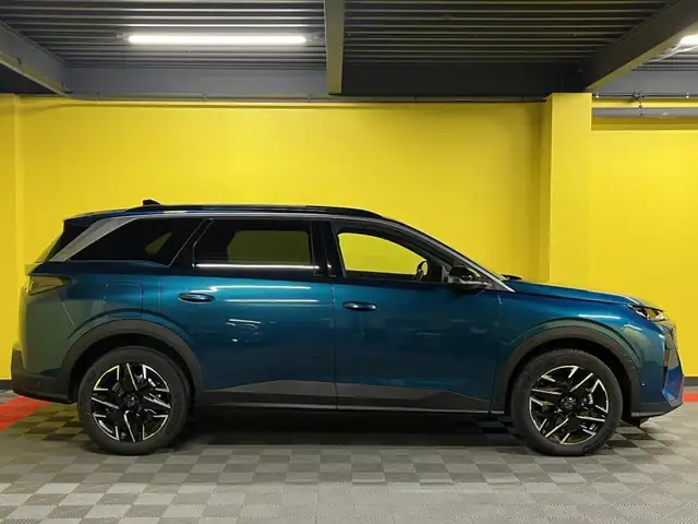 Peugeot 5008 view 3