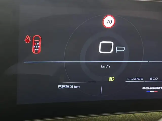 Peugeot 5008 view 8