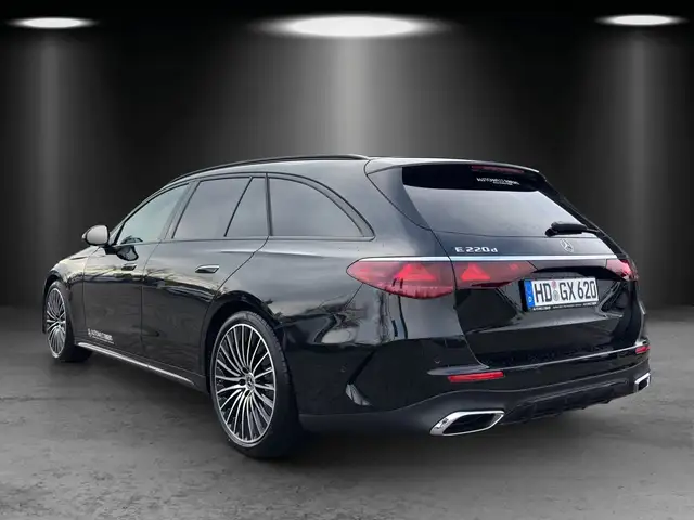 Mercedes-Benz E-Class view 3