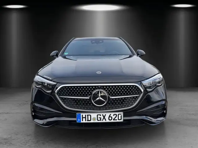 Mercedes-Benz 220 view 6