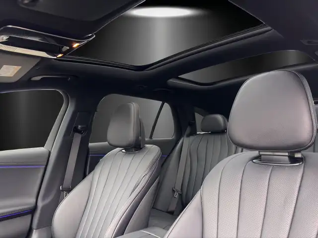 Mercedes-Benz 220 view 13