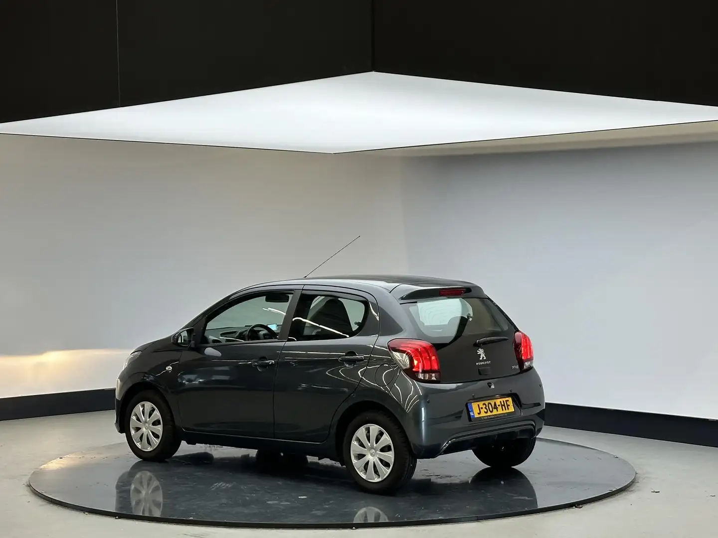 Peugeot 108 1.0 e-VTi Active Automaat | Apple Carplay | Parkee Grijs - 2