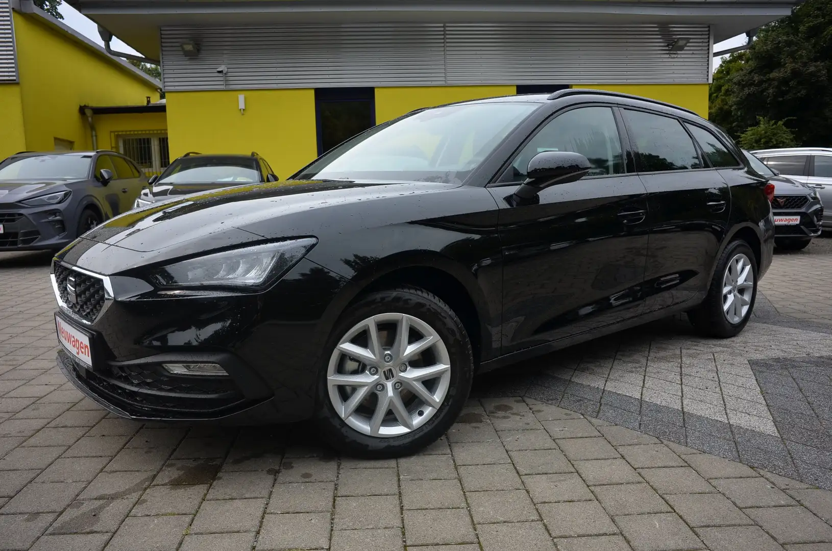 SEAT Leon Leon ST Kombi 1.5 TSI 5JGAR+ALARM+VZEK+LENKRADHZ Schwarz - 1