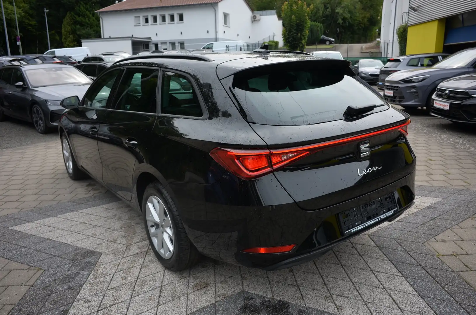 SEAT Leon Leon ST Kombi 1.5 TSI 5JGAR+ALARM+VZEK+LENKRADHZ Schwarz - 2