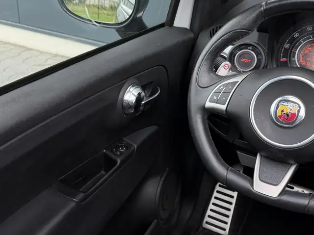 Abarth 500C view 22