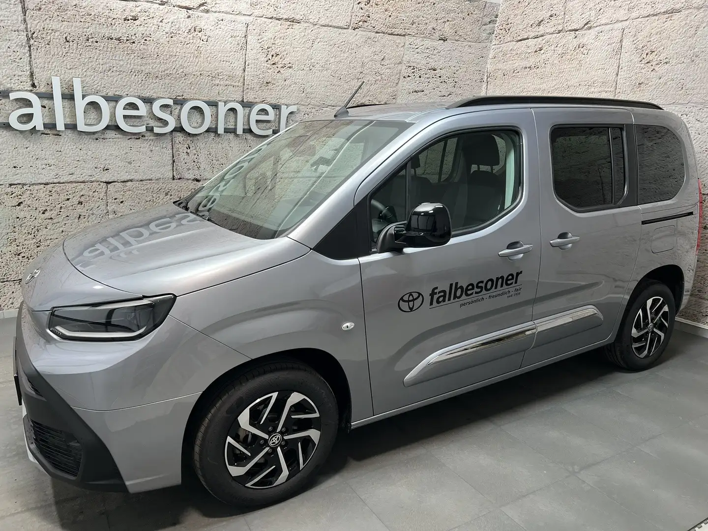 Toyota Proace City Verso 1,2 Benzin L1 Family Silber - 2