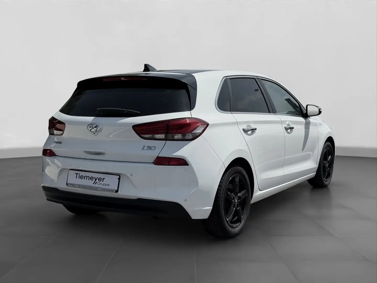Hyundai i30 1.4 T-GDI PREMIUM PANO NAVI LED LM Wit - 2