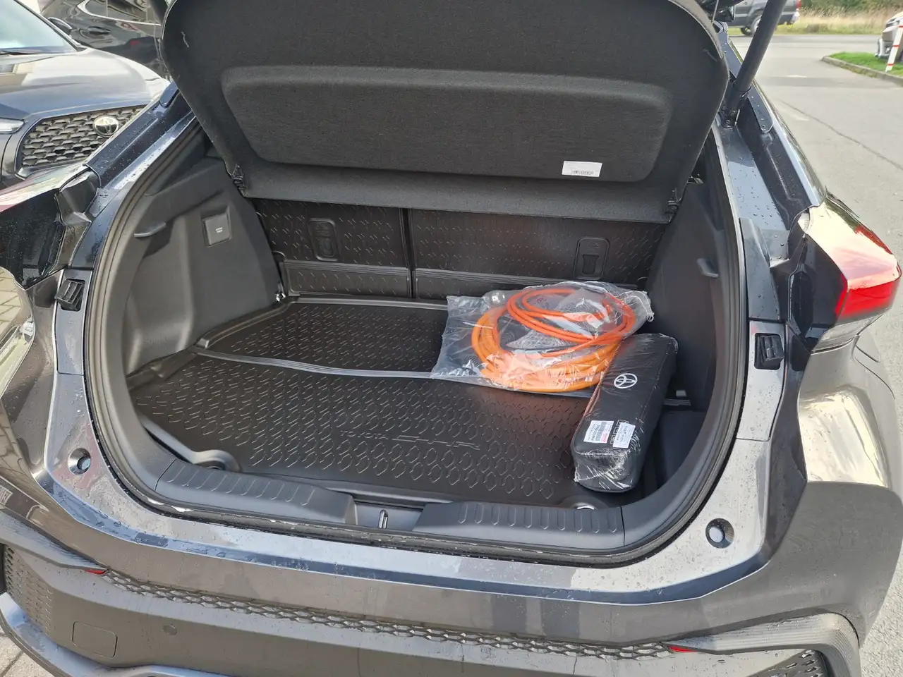 Toyota C-HR 2,0 Hybrid Plug-In 4x2 Teamplayer 7