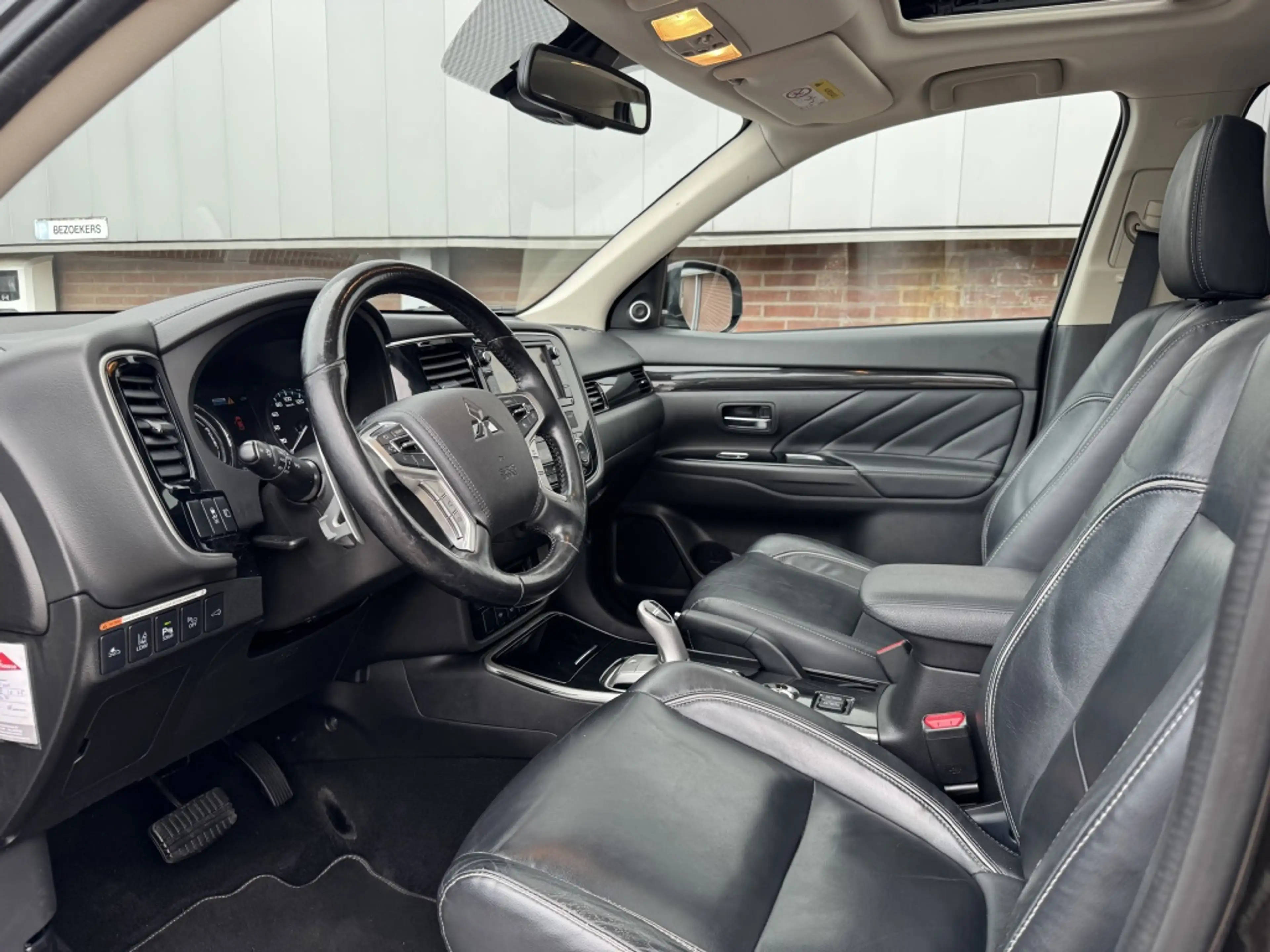 Mitsubishi Outlander Automaat | Trekhaak | 2.0 PHEV Instyle+ — photo 15