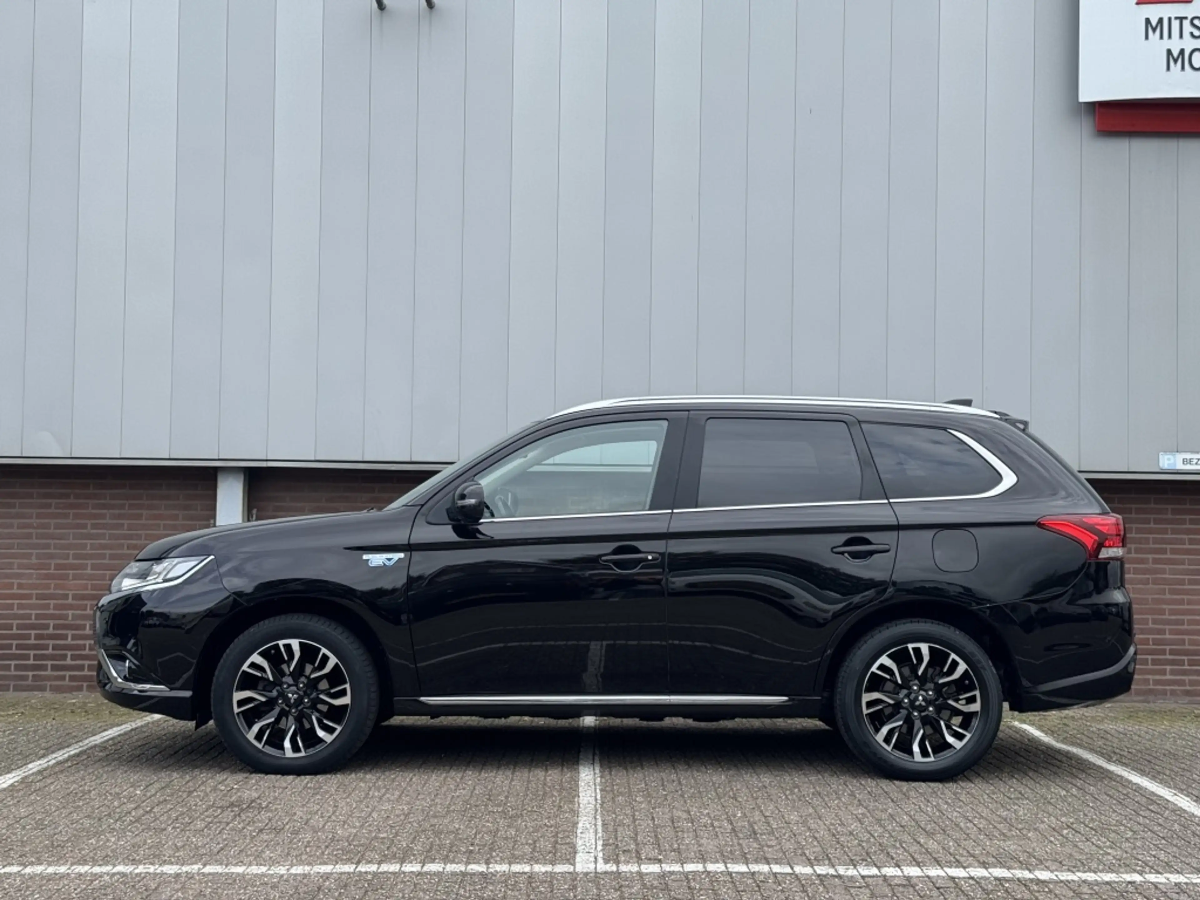 Mitsubishi Outlander Automaat | Trekhaak | 2.0 PHEV Instyle+ — photo 2