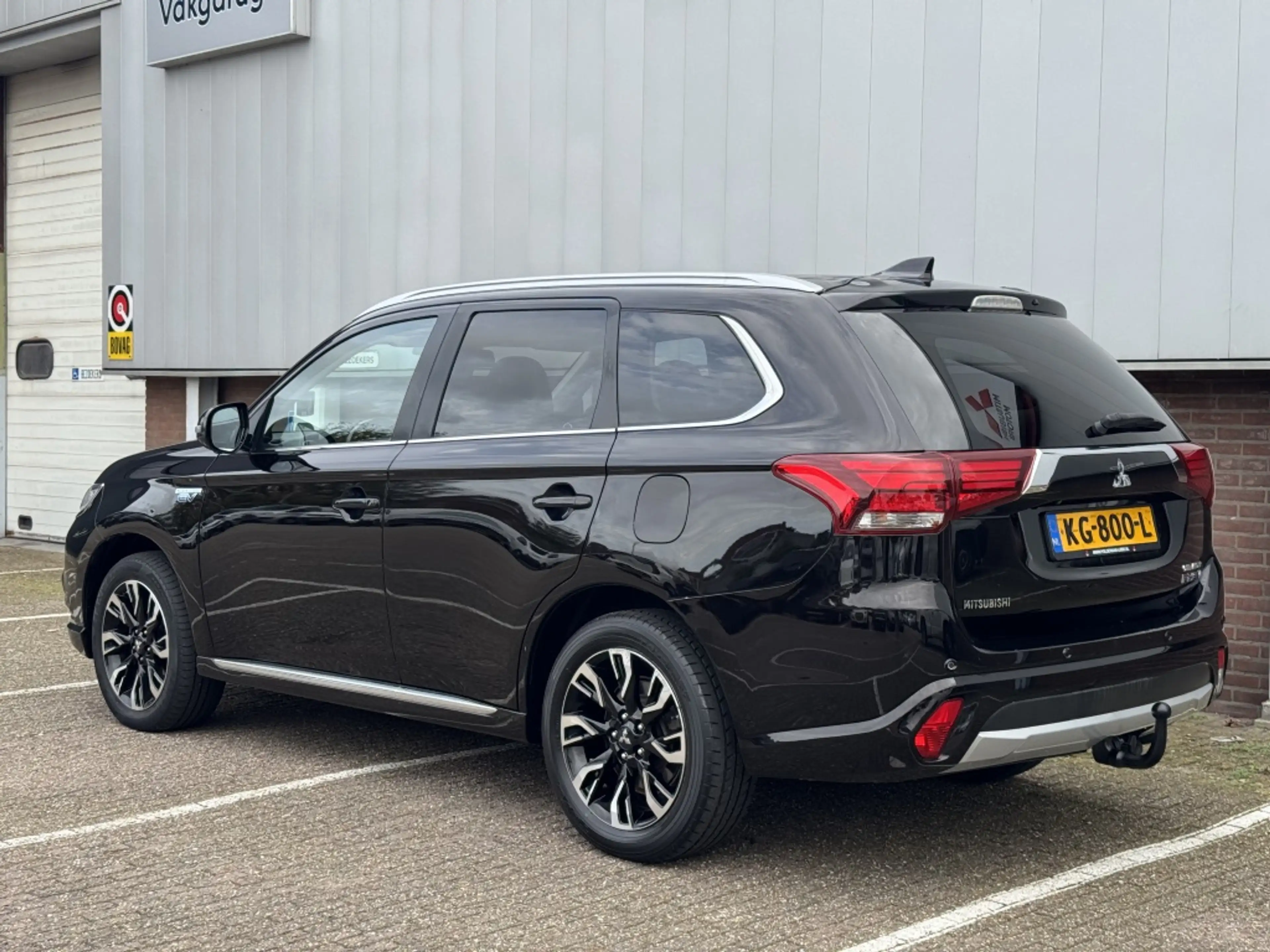 Mitsubishi Outlander Automaat | Trekhaak | 2.0 PHEV Instyle+ — photo 3
