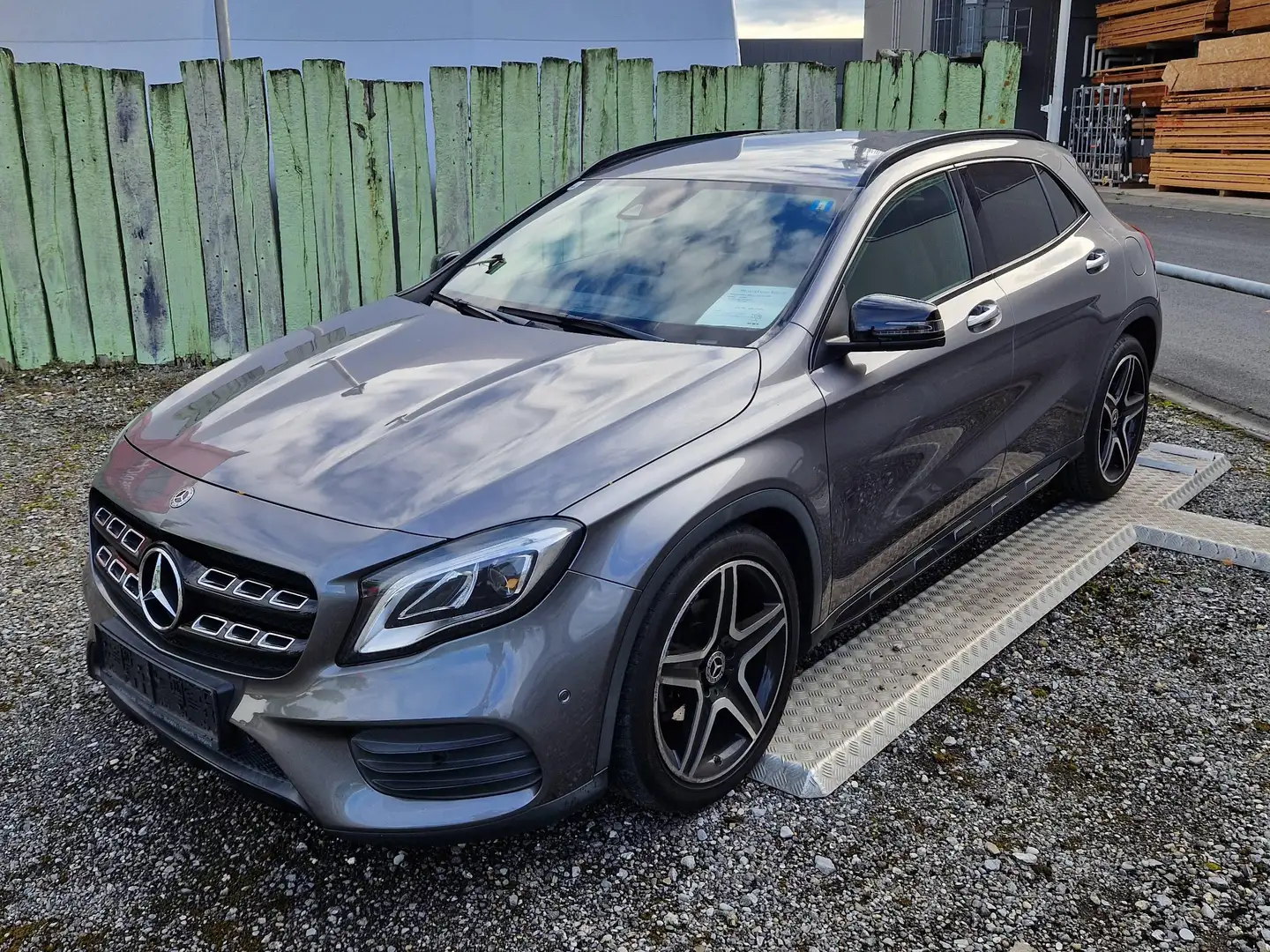 Mercedes-Benz GLA 200 GLA 200 Aut. Grau - 1