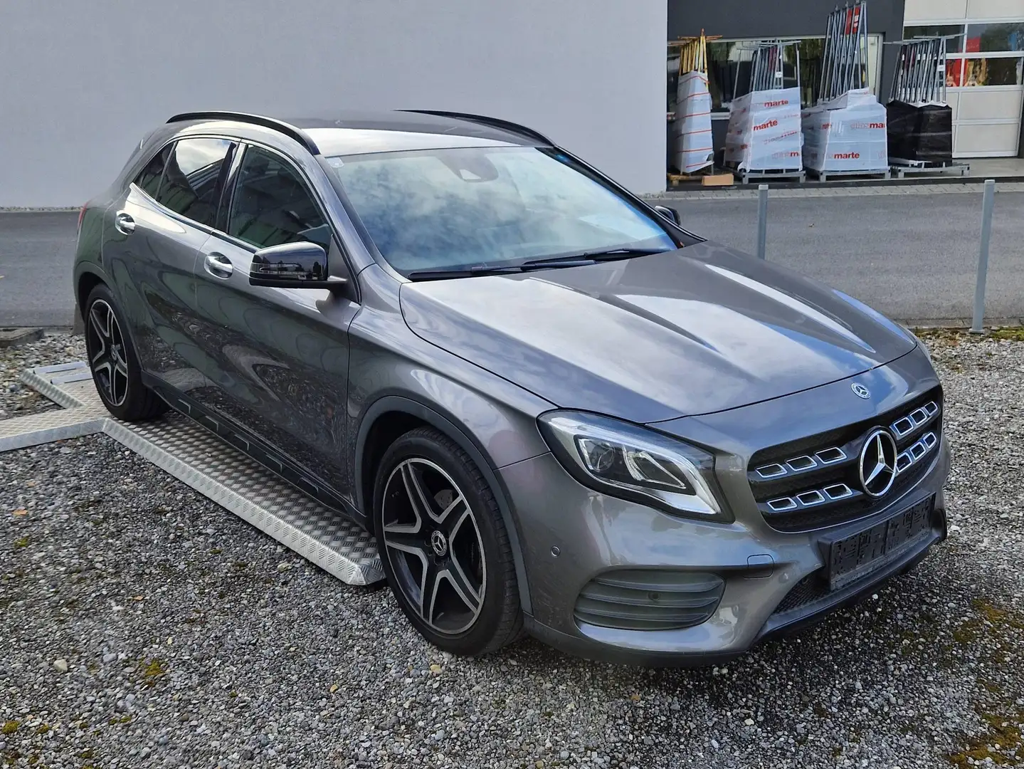 Mercedes-Benz GLA 200 GLA 200 Aut. Grau - 2