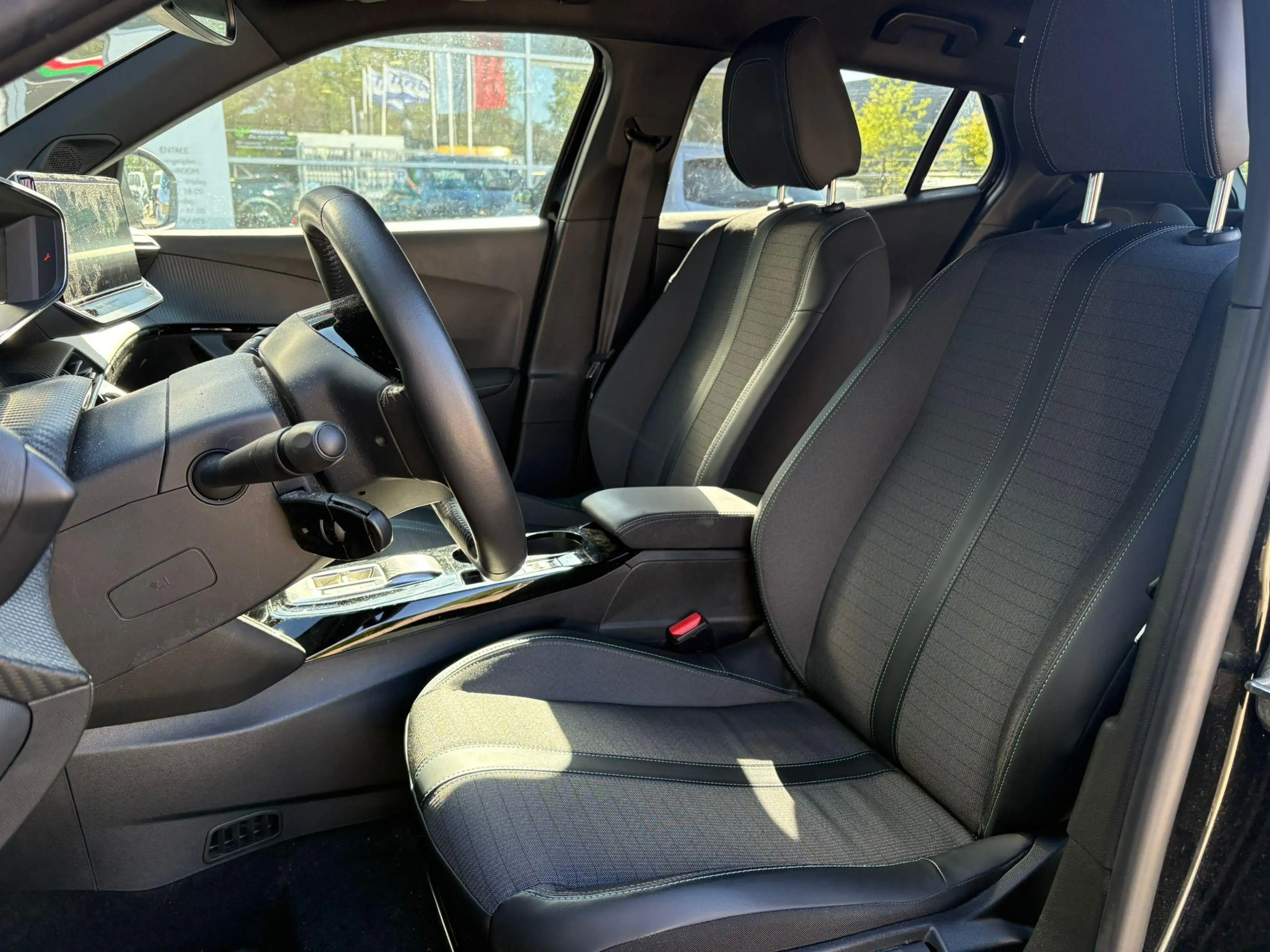 Peugeot e-2008 EV Allure Pack 50 kWh | Navigatie | Climate Contro — photo 15