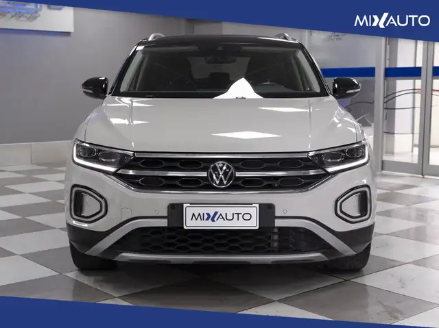 Volkswagen T-Roc view 2