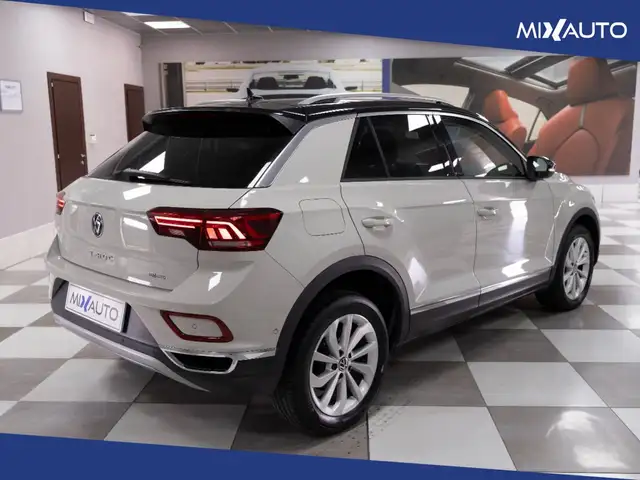 Volkswagen T-Roc view 5