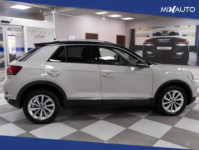 Volkswagen T-Roc view 6