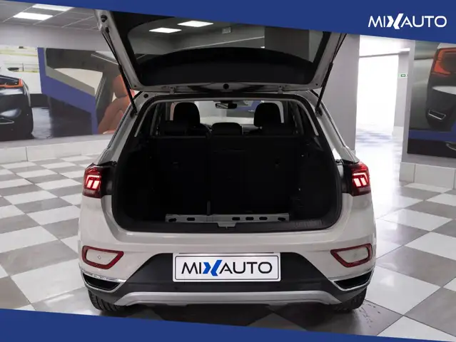 Volkswagen T-Roc view 7