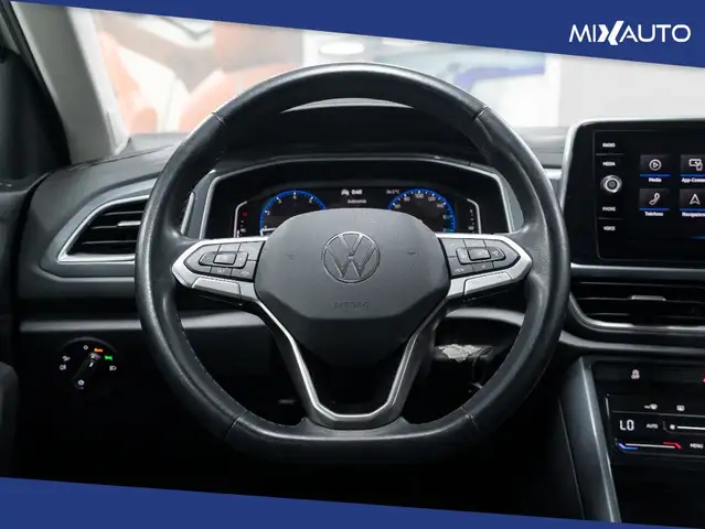 Volkswagen T-Roc view 11