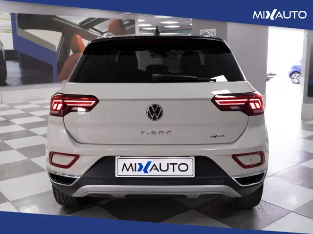 Volkswagen T-Roc view 4