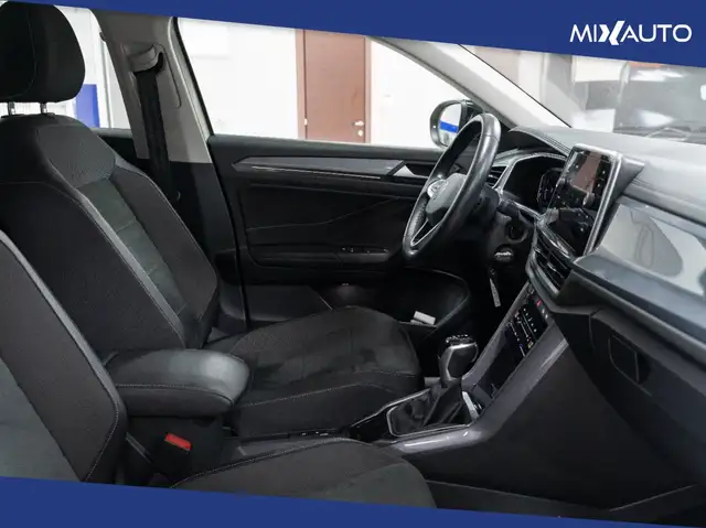Volkswagen T-Roc view 13