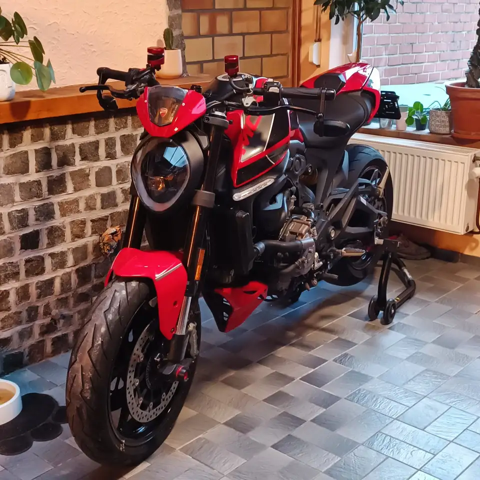 Ducati Monster 937