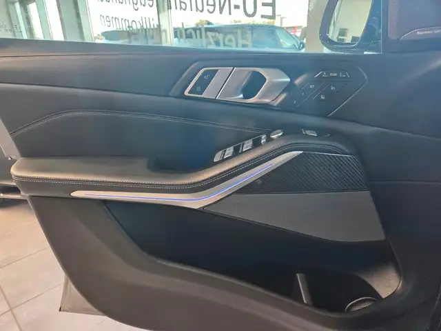 BMW X7 view 10